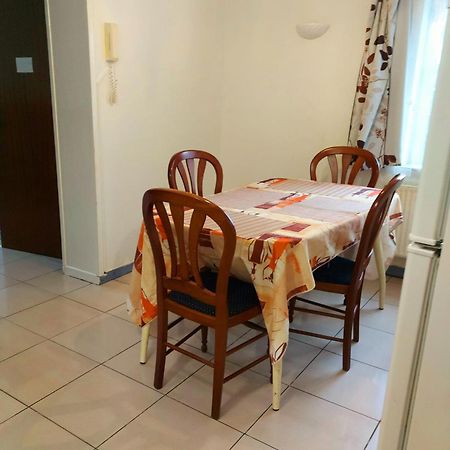 Belle Chambre Dans Un Quartier Calme Brussel Bagian luar foto